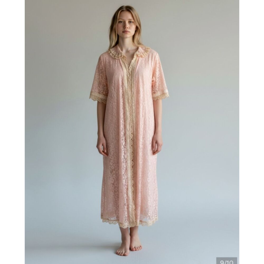 Vintage 1960s Odette Barsa Pink Lace Maxi Duster Robe Royalcore Regencycore M/L